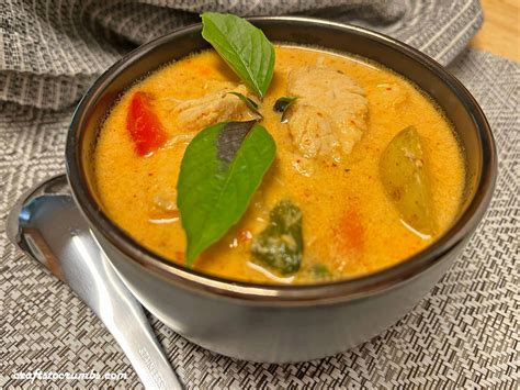 Tom Kha (Coconut Galangal Soup)